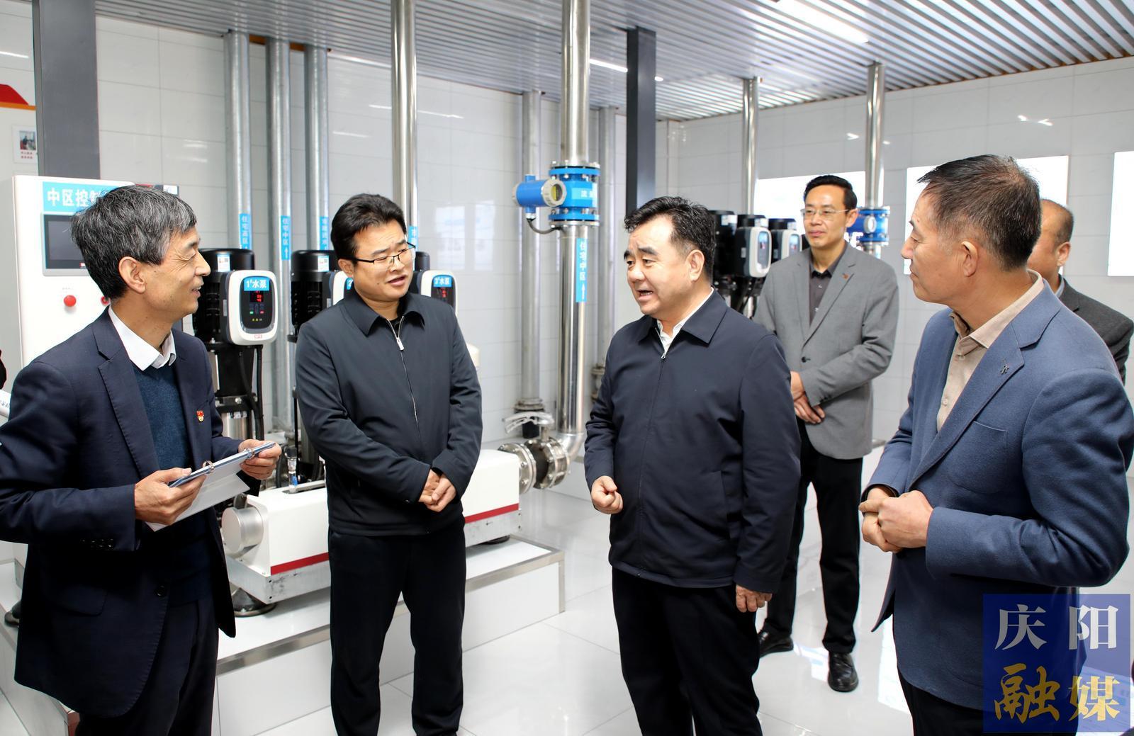 黄泽元在调研西峰城区集中供热准备等工作时强调 全力做好供热准备 扎实做好民生保障 不断提升群众“温暖指数”和“幸福指数”