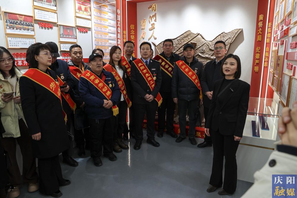 【摄影报道】庆阳市总工会组织各级劳模开展工人文化宫参观学习与座谈交流活动