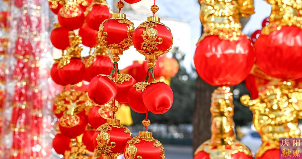 新春走基层丨西峰：春联市场人气旺 浓浓年味迎新春