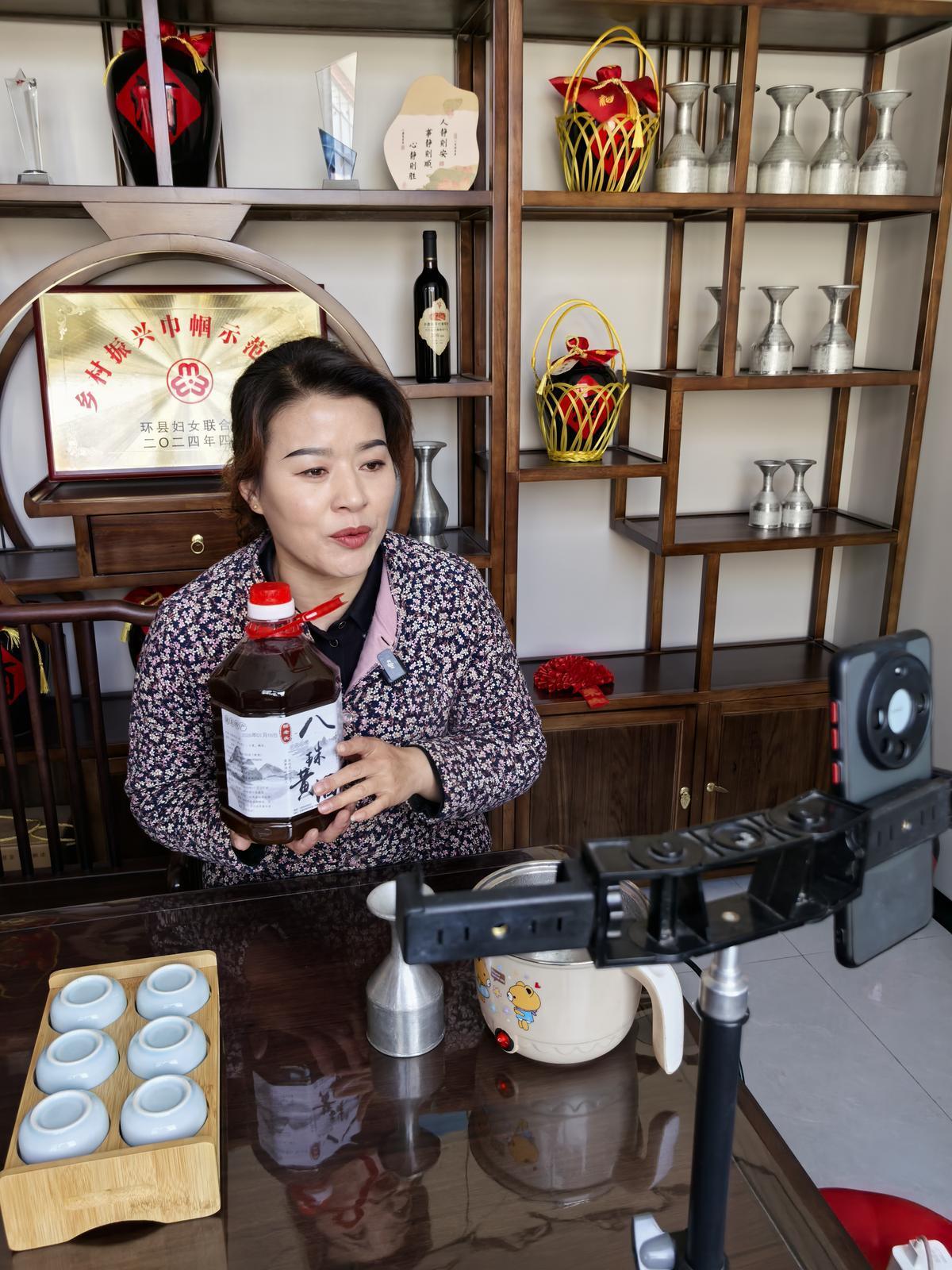 【新春走基层】黄酒酿新篇 共富飘香路——环县八珠乡代玉萍的产业振兴实践