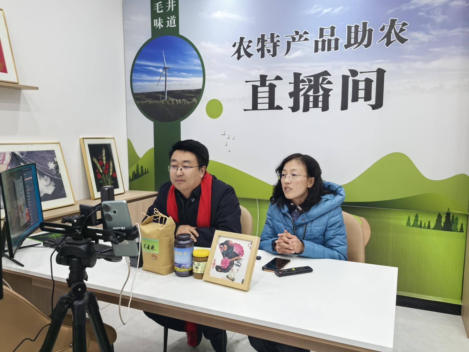 【新春走基层】“毛井味道”出山记——环县毛井镇干部“跨界”直播助农增收纪实