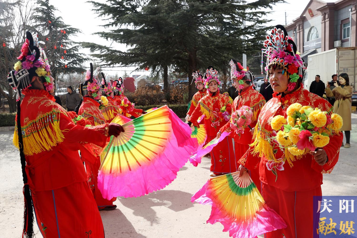 【摄影报道】西峰：社火闹新春 民俗迎元宵