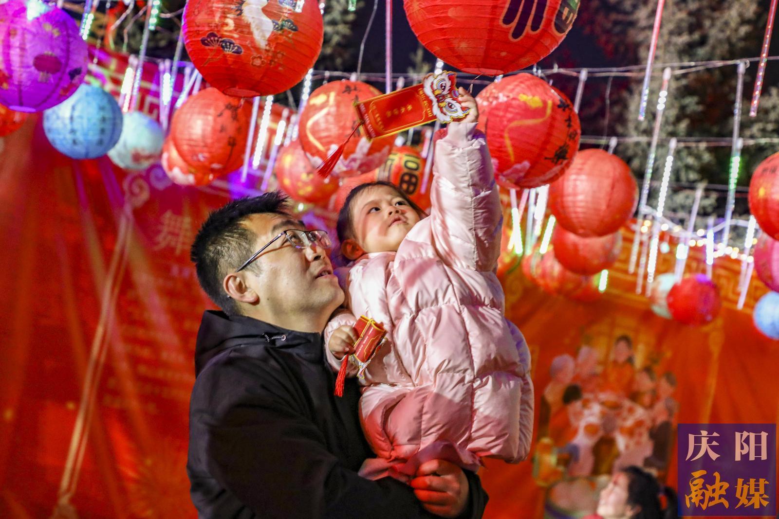 【摄影报道】“金马迎春贺新岁·张灯结彩庆元宵”2026年庆阳市元宵节灯谜竞猜活动举行