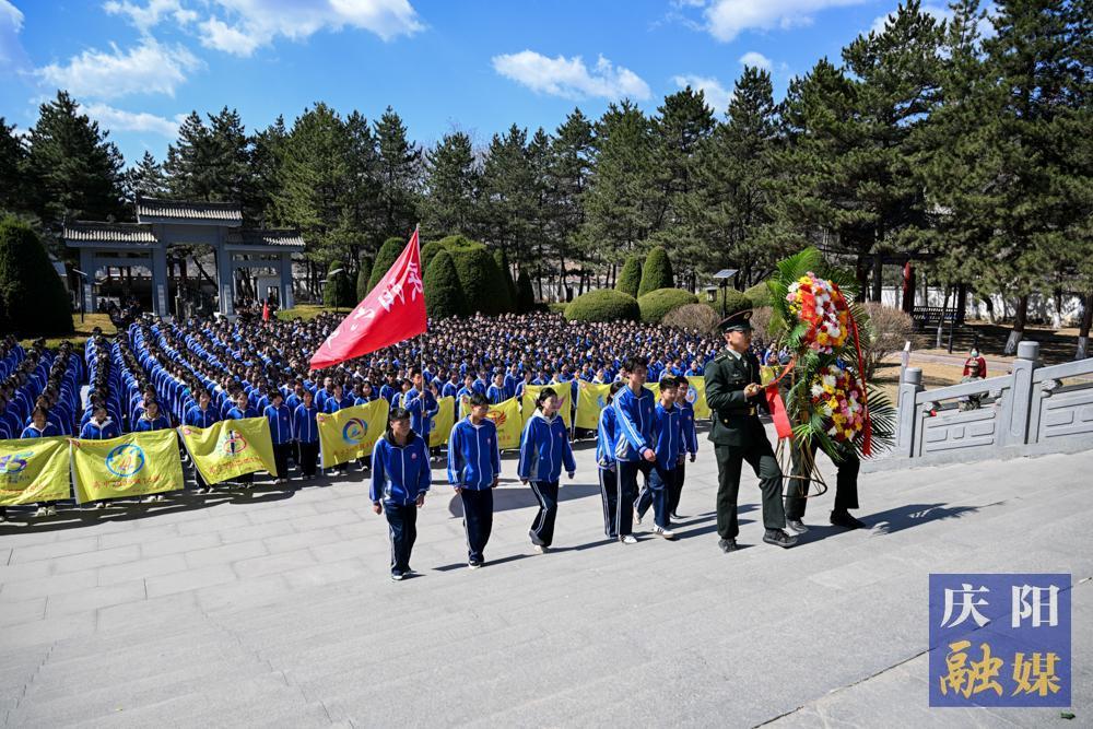 【摄影报道】庆阳六中赴南梁开展思政教育实践活动