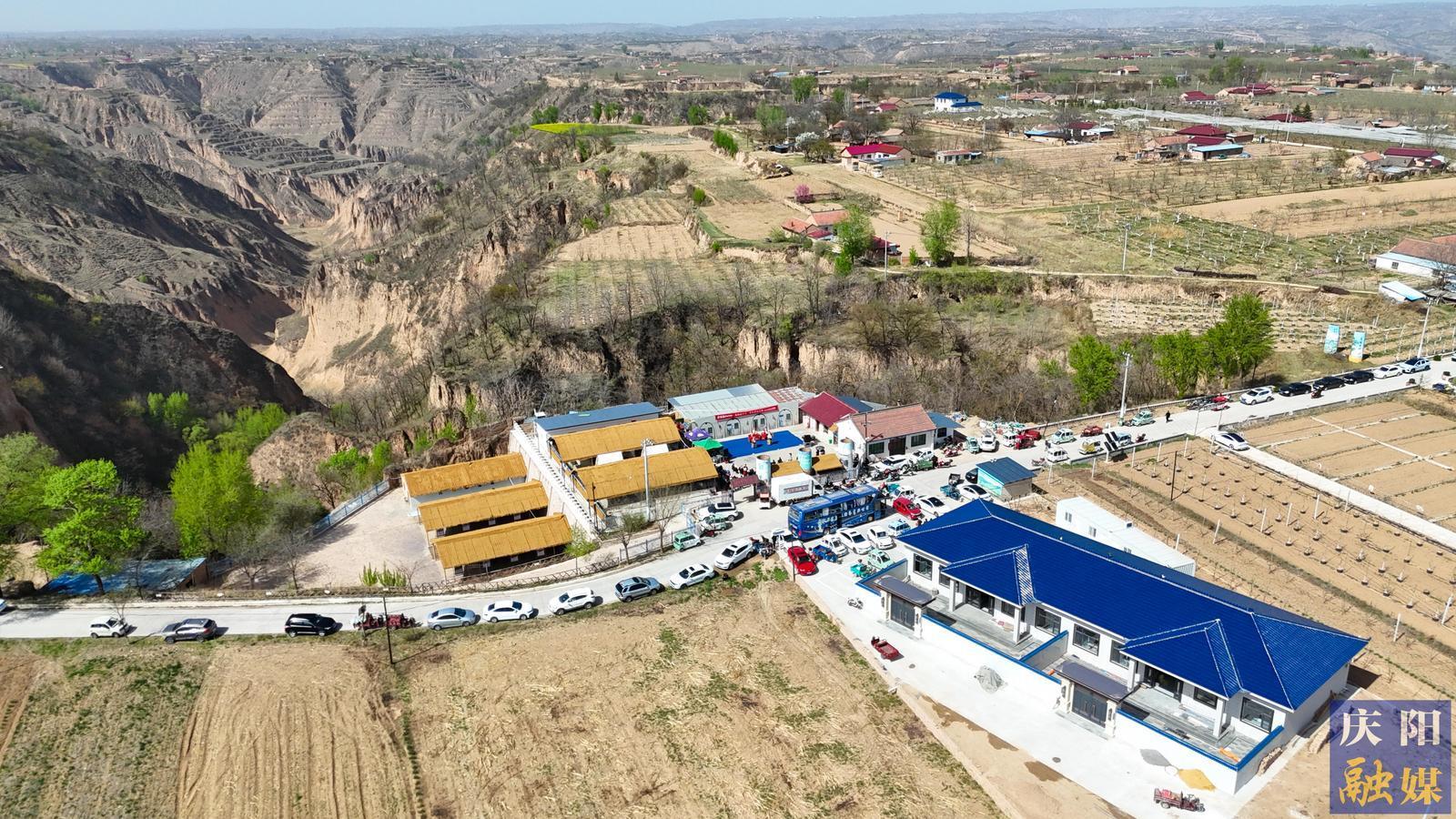 【摄影报道】庆城县2026年“戏曲进乡村”惠民演出走进赤城镇