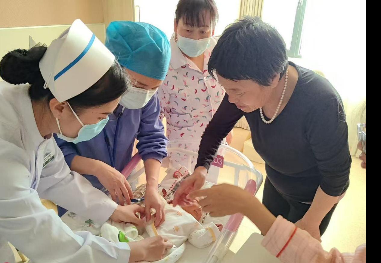 【医线动态】护士节致敬白衣天使：庆阳市妇幼保健院护理团队以爱筑就健康防线