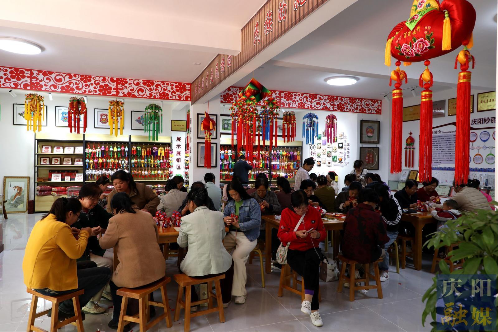 【第二十一届庆阳香包民俗文化节】任艳艳：在传统纹样里解码香包“智造”