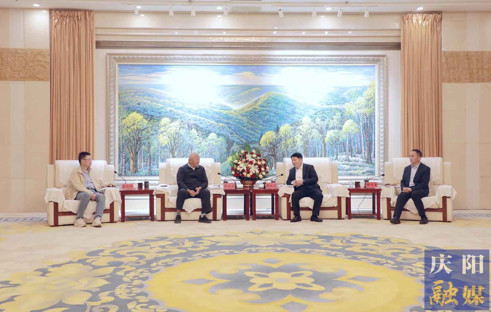 周继军与中国工程院院士邬江兴座谈 胡志勇参加
